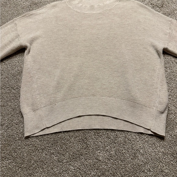Tan colored soft, cozy, lightweight sweater in Women’s SMALL - Picture 2 of 8
